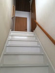 階段は白く塗装